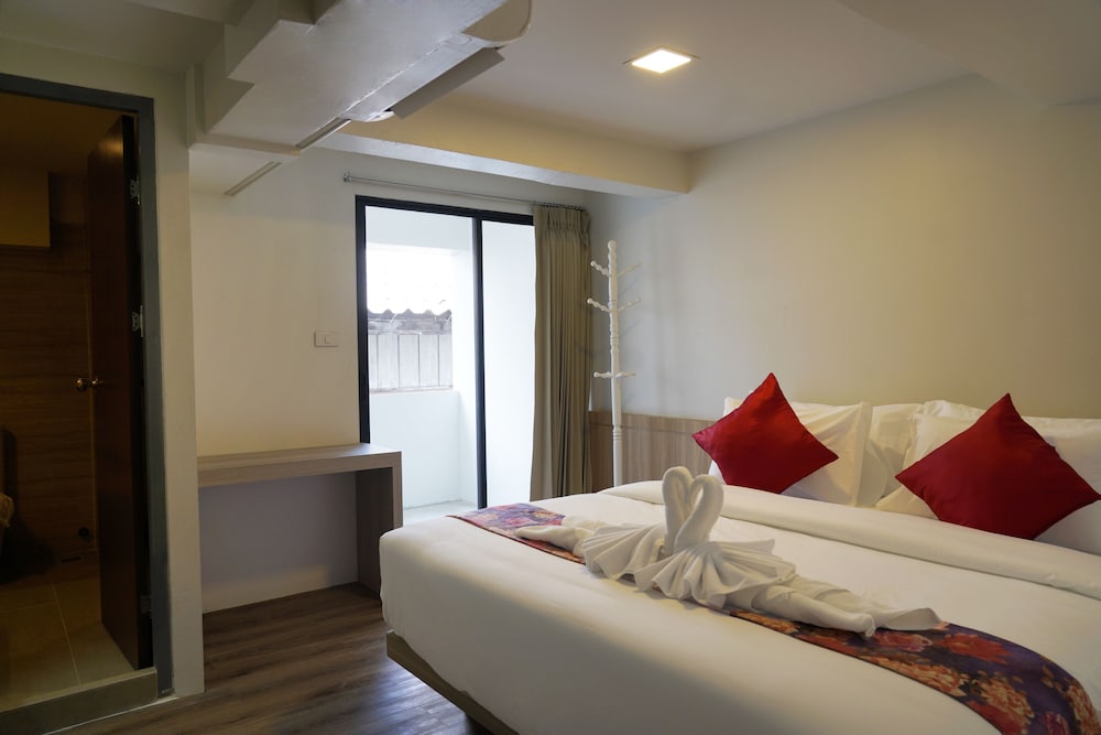 DELUXE, DOUBLE BED, BALCONY