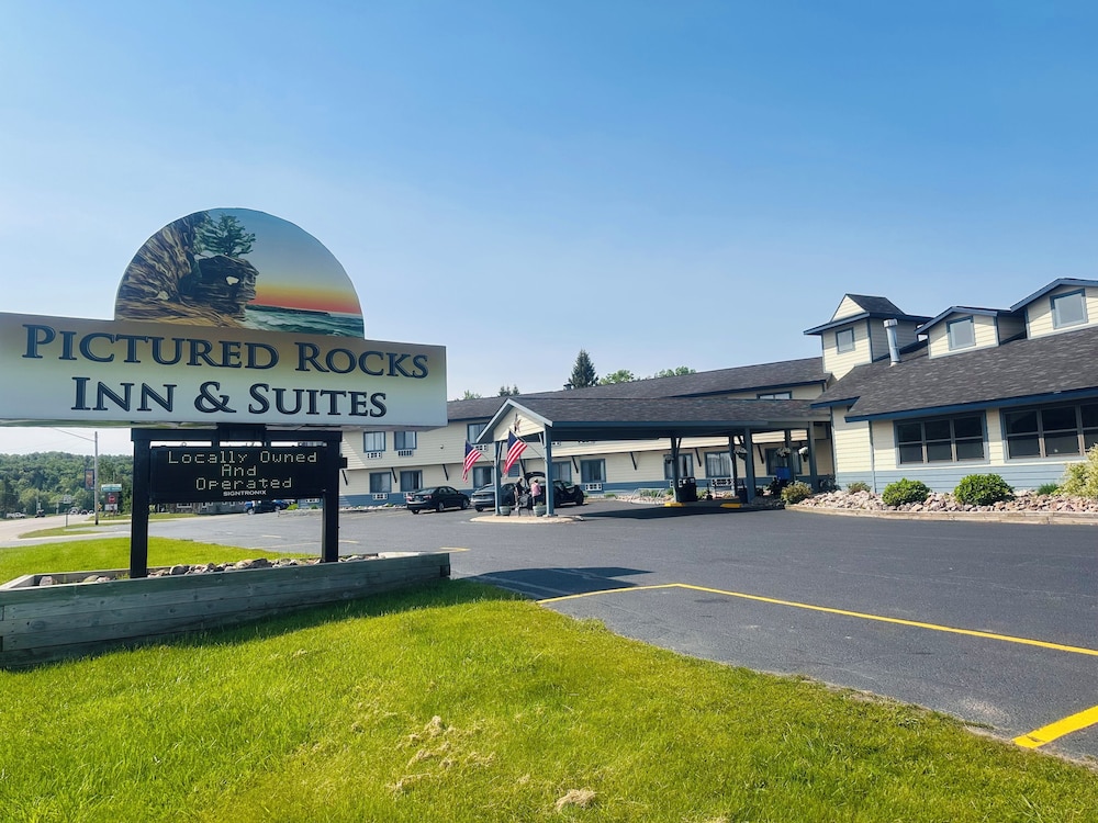 Pictured Rocks Inn & Suites 60/70