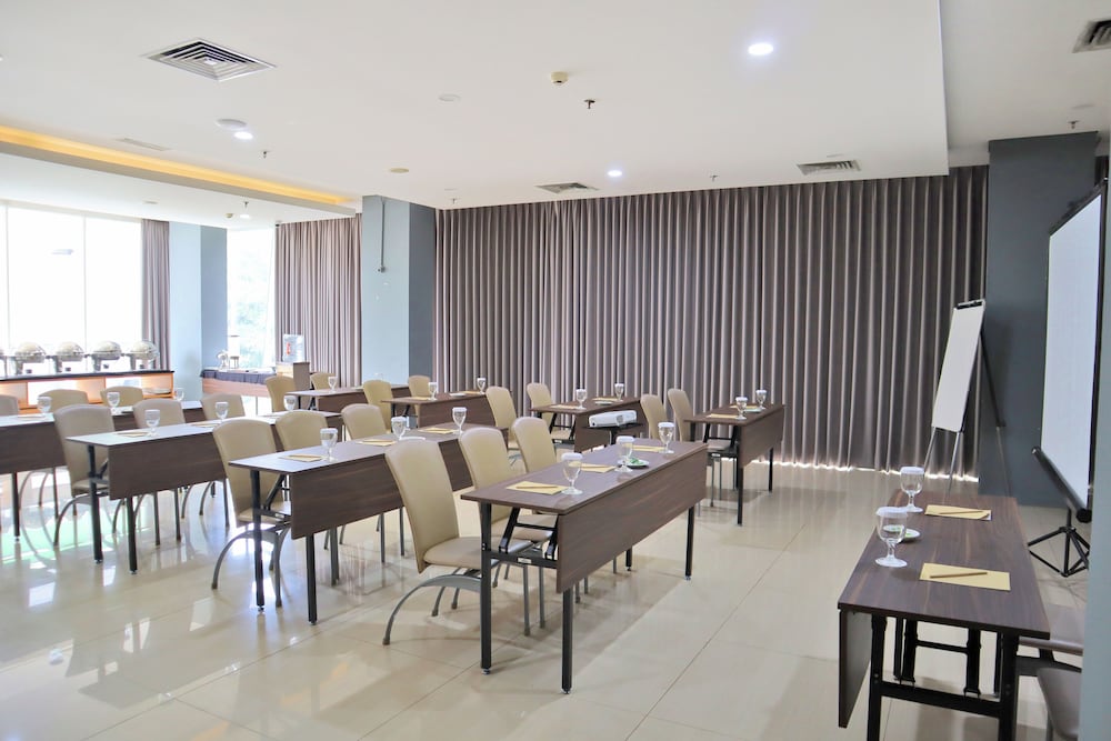 Whiz Hotel Cikini 51/62