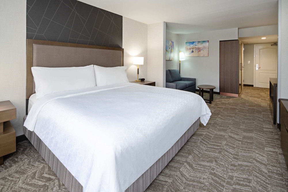 Best Western Valencia/Six Flags Inn & Suites 18/59