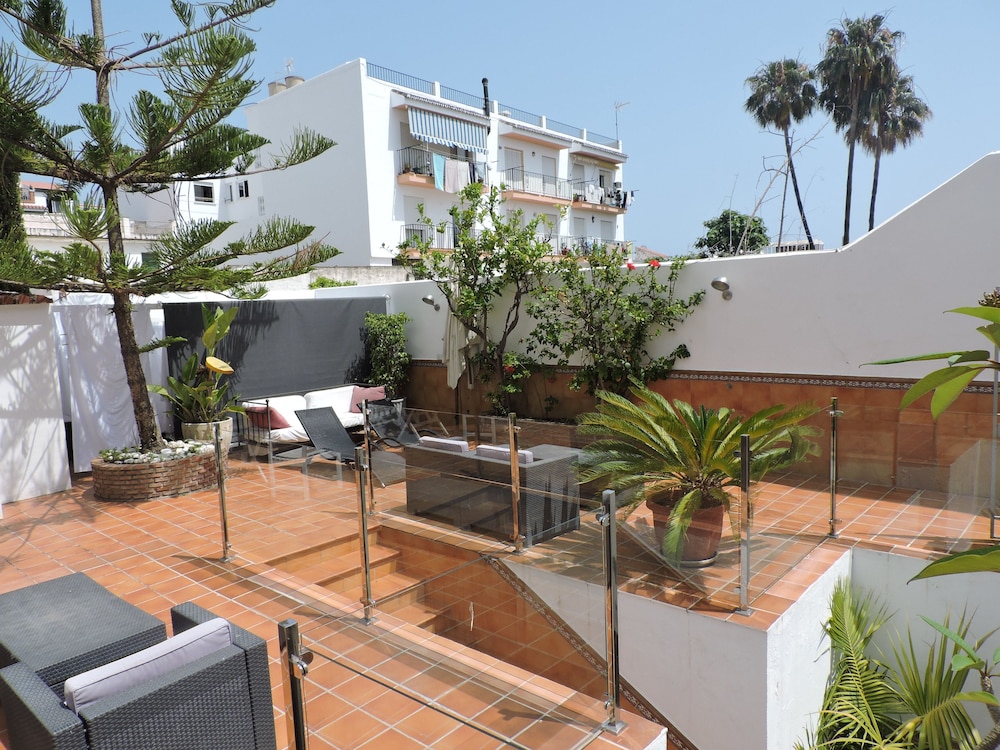 Hostal Abril 41/59