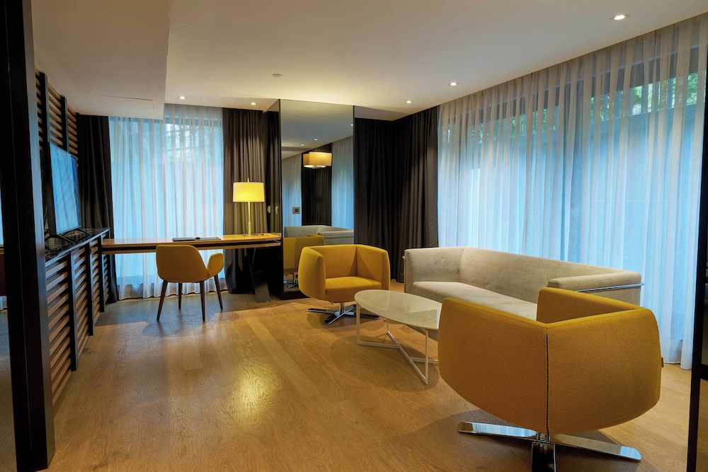 METROPOLITAN HOTELS BOSPHORUS 46/75