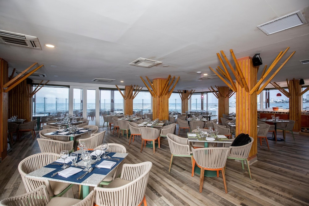 Decameron Maryland 33/50