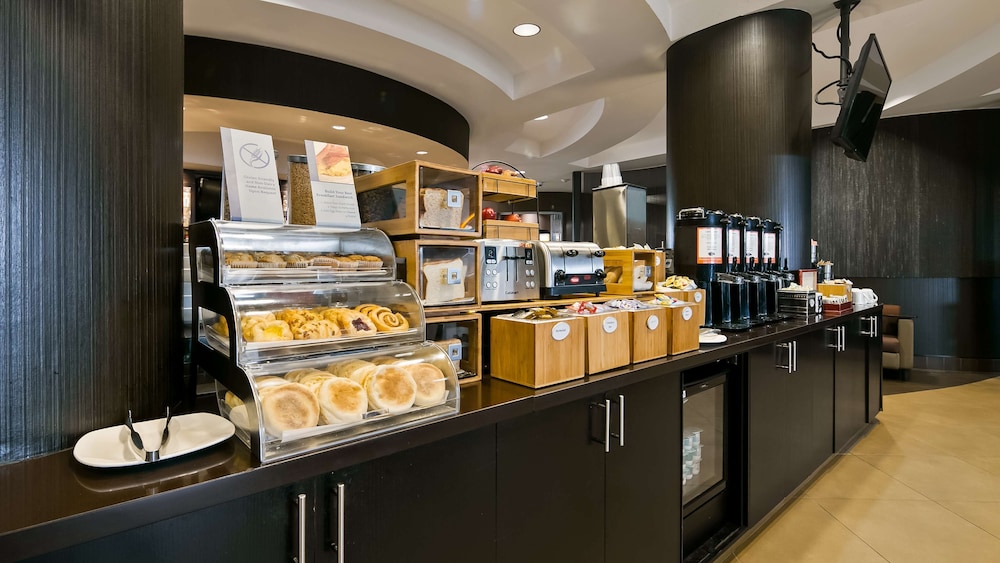 Best Western Premier Freeport Inn Calgary Airport 39/54