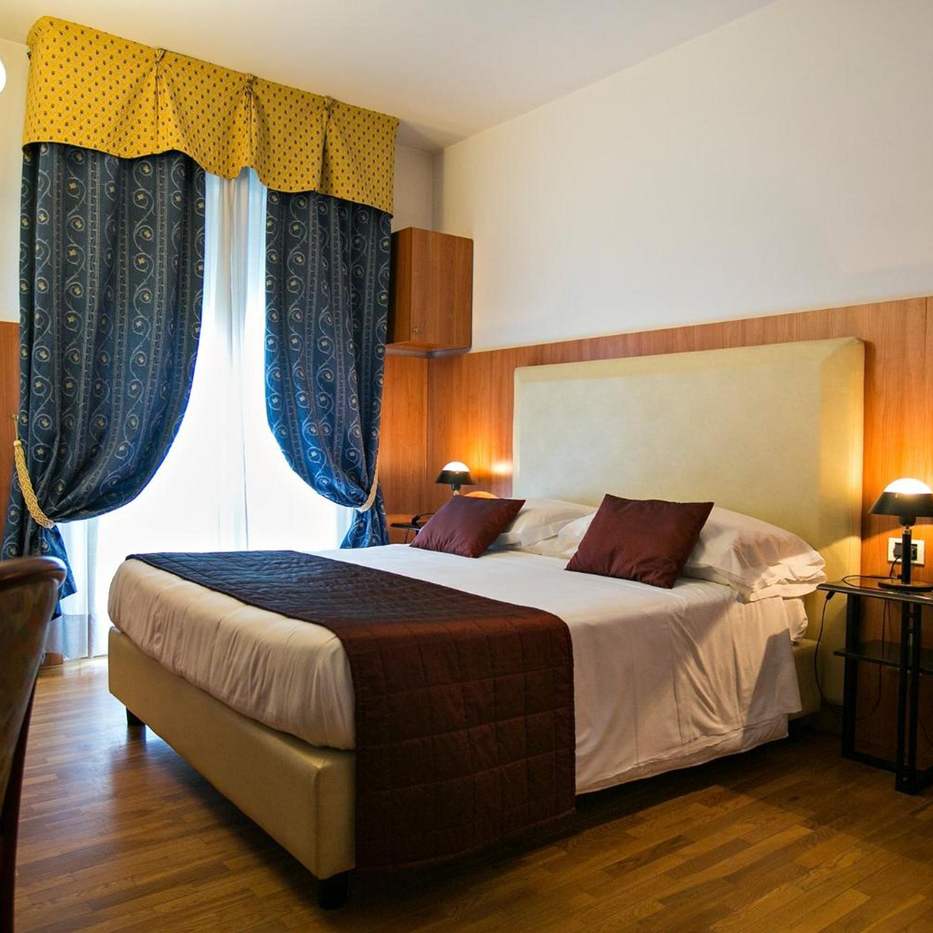 Room, Double or Twin Bed