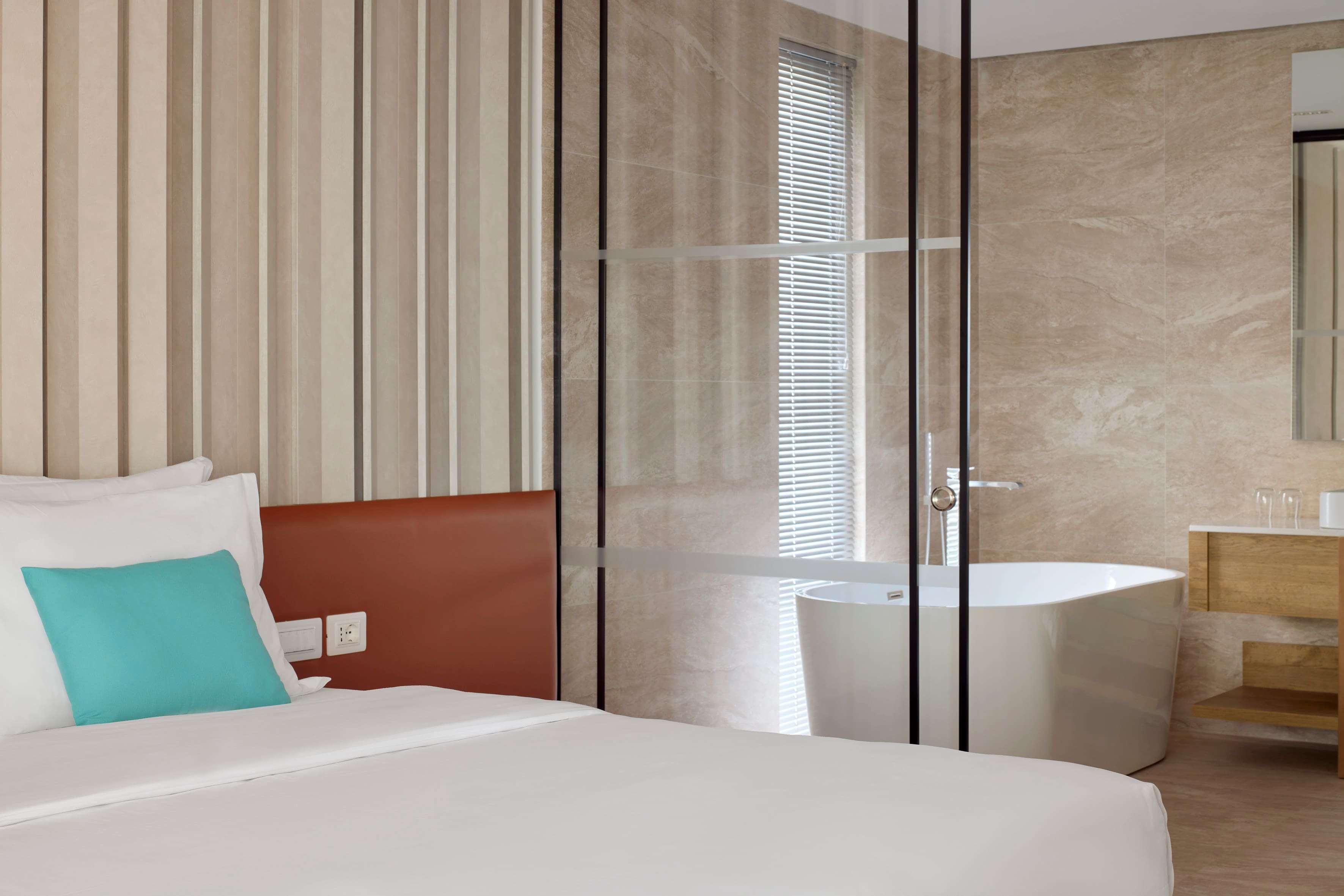 Sol, Suite, Sea Front