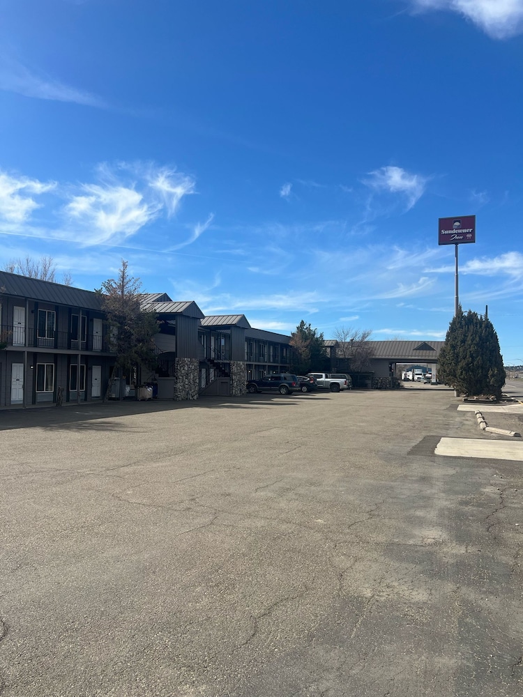 Sundowner Inn Forsyth I 94 54/62
