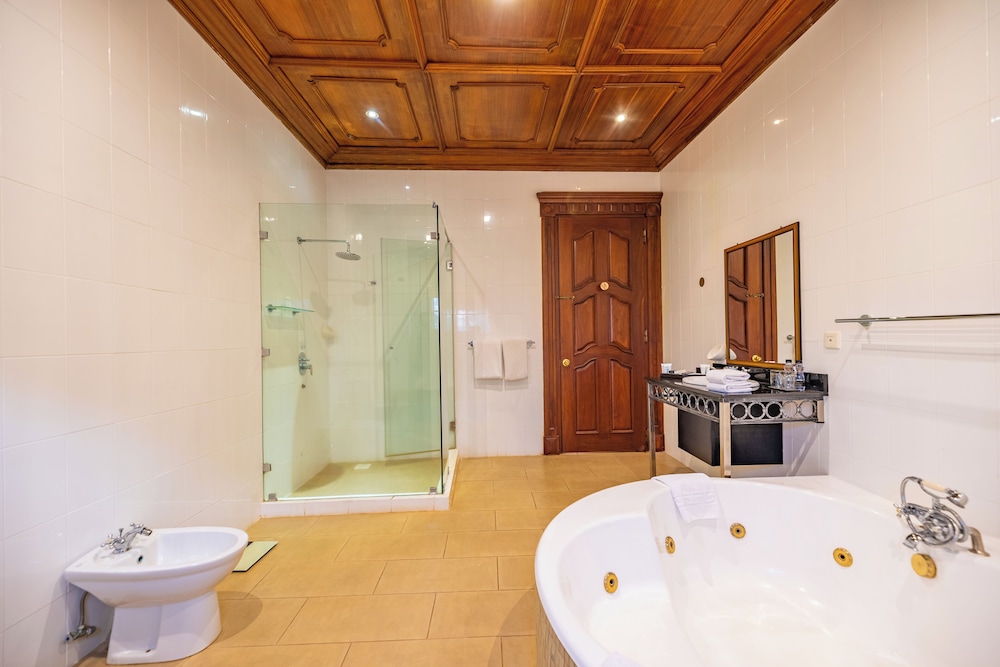 Muthu Sovereign Suites and Spa, Nairobi, Kenya 48/49
