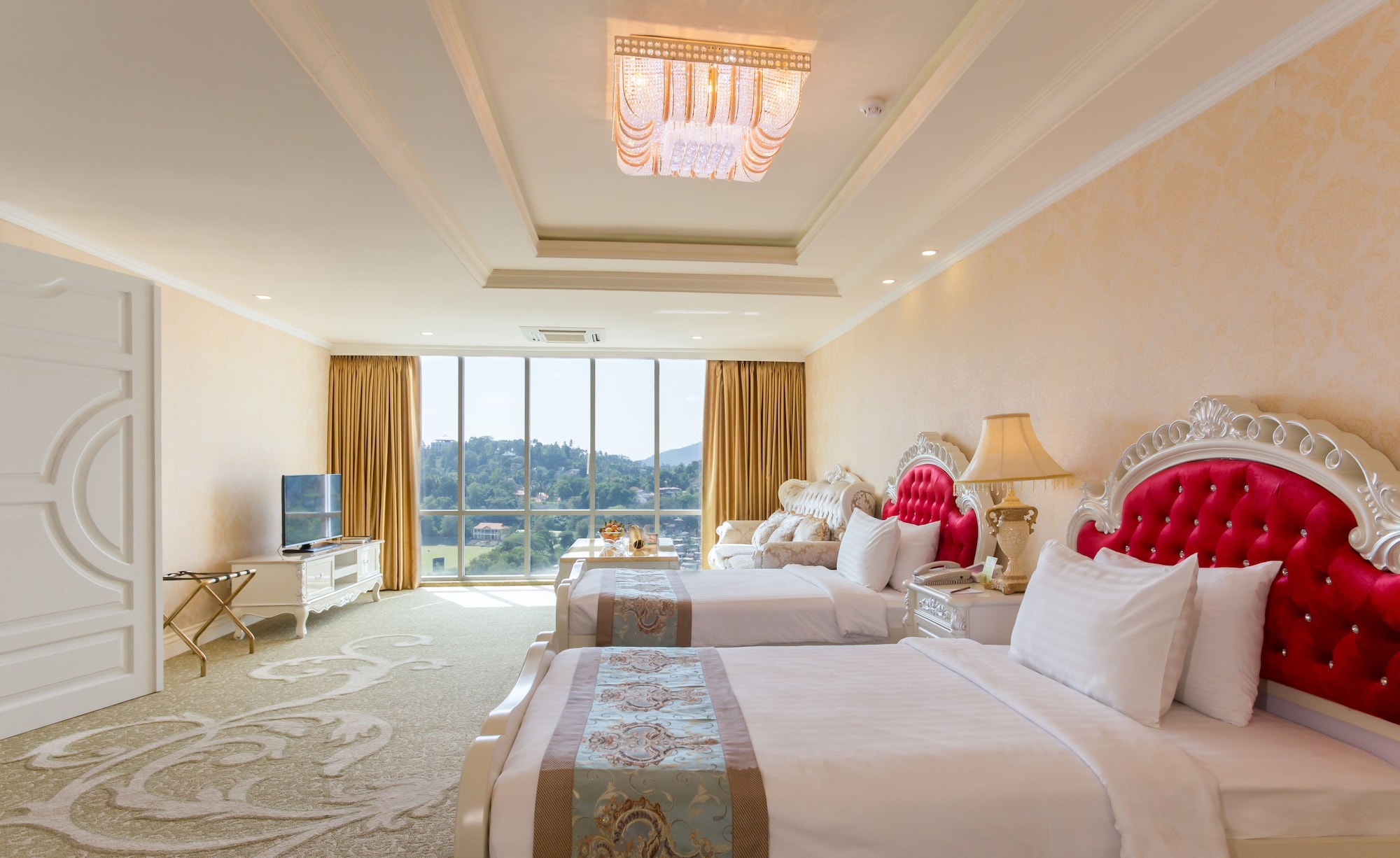 PRESIDENTIAL, SUITE