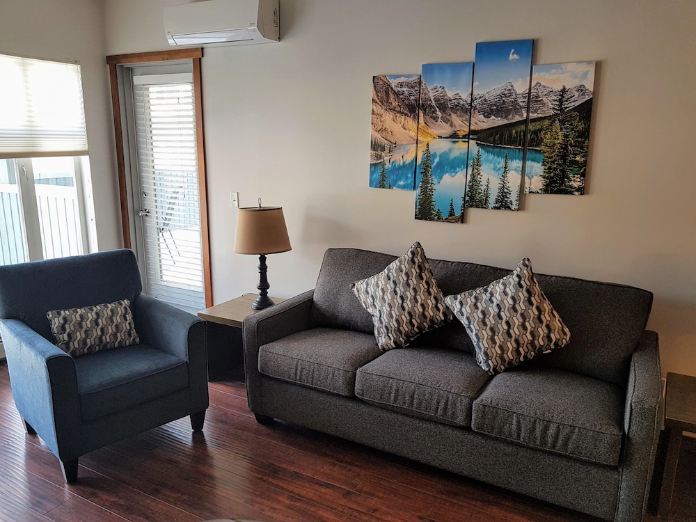 Sunset Resorts Canmore 24/50