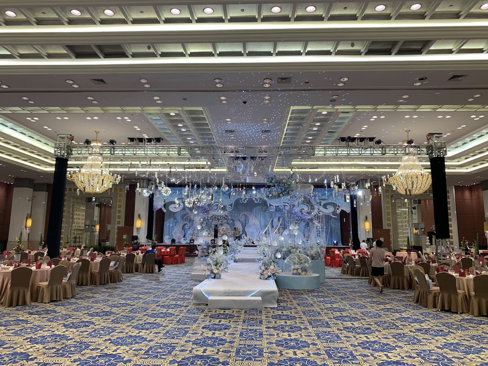 Dong Fang Hotel 64/74