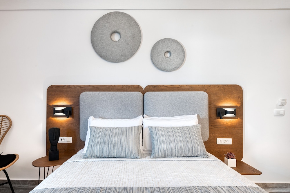 Volcanic Arc Santorini Suites 10/59