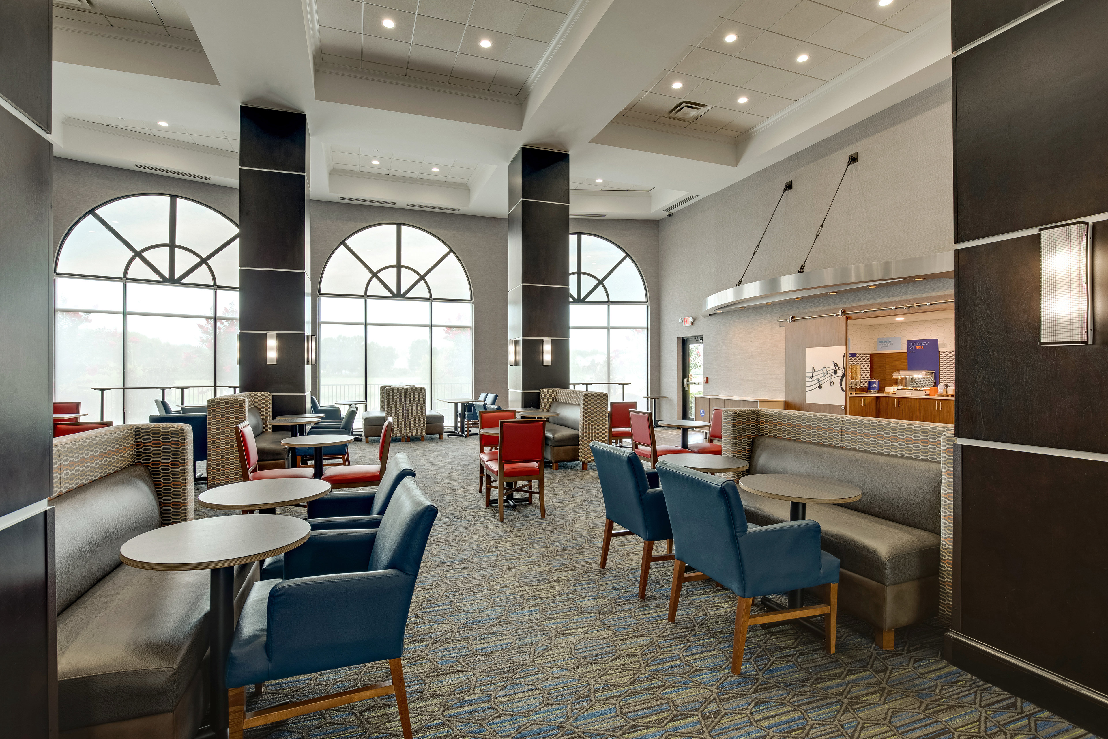 Holiday Inn Express Hotel and Suites Nashville-Opryland 52/64