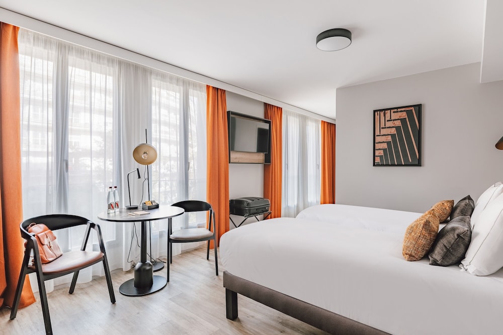 STUDIO, TWIN BEDS