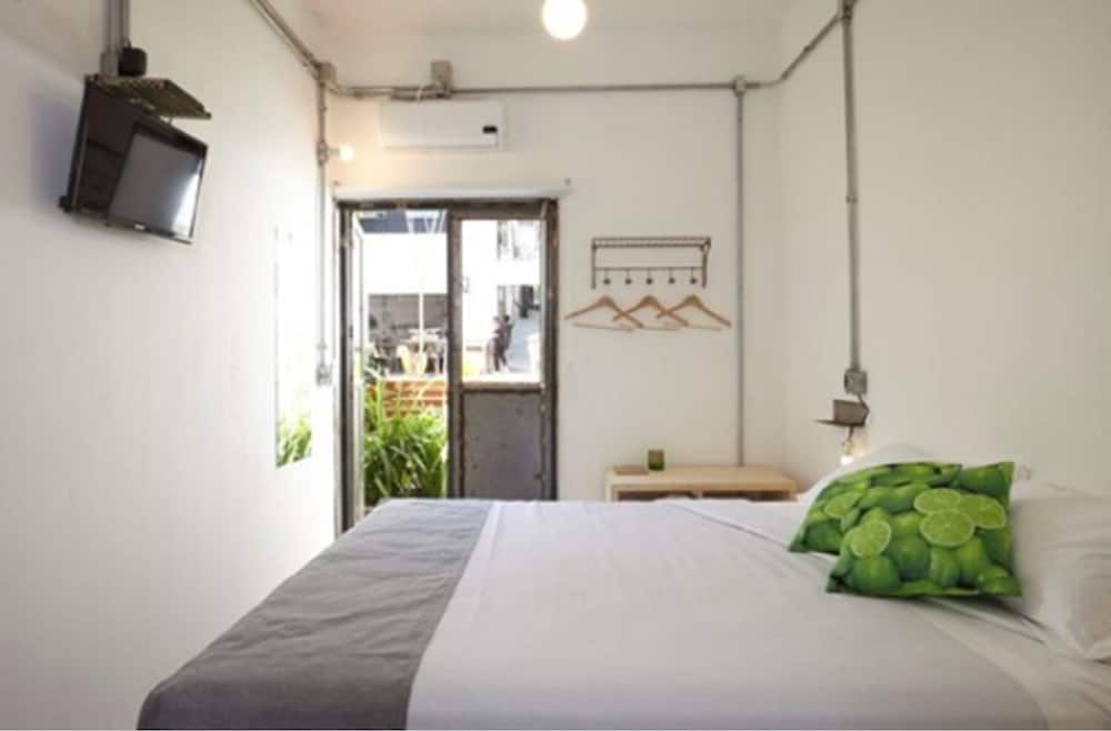 SUPERIOR, DOUBLE BED