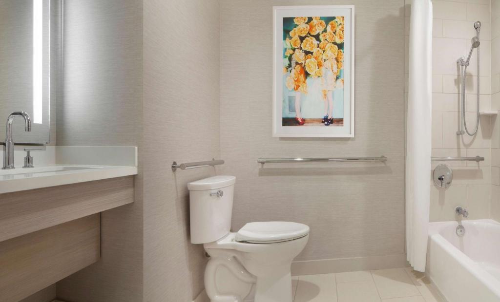 Hospitality, Suite, Double Bed, Accessible، Hilton West Palm Beach 2/4