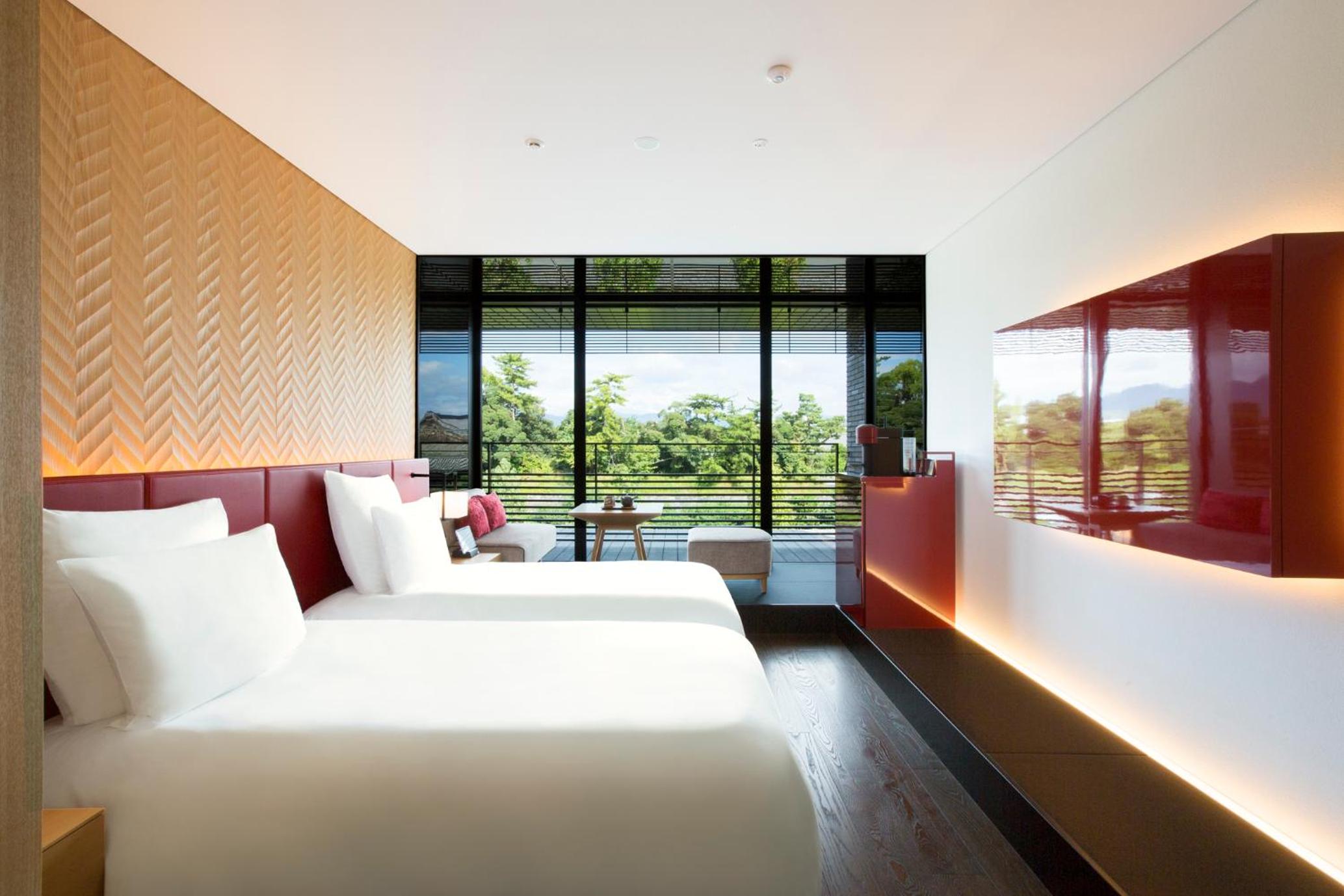 DELUXE, TWIN BEDS, CASTLE VIEW