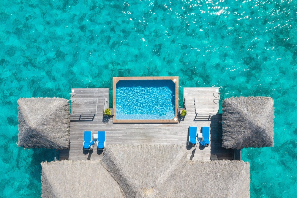 The St Regis Bora Bora Resort 49/84