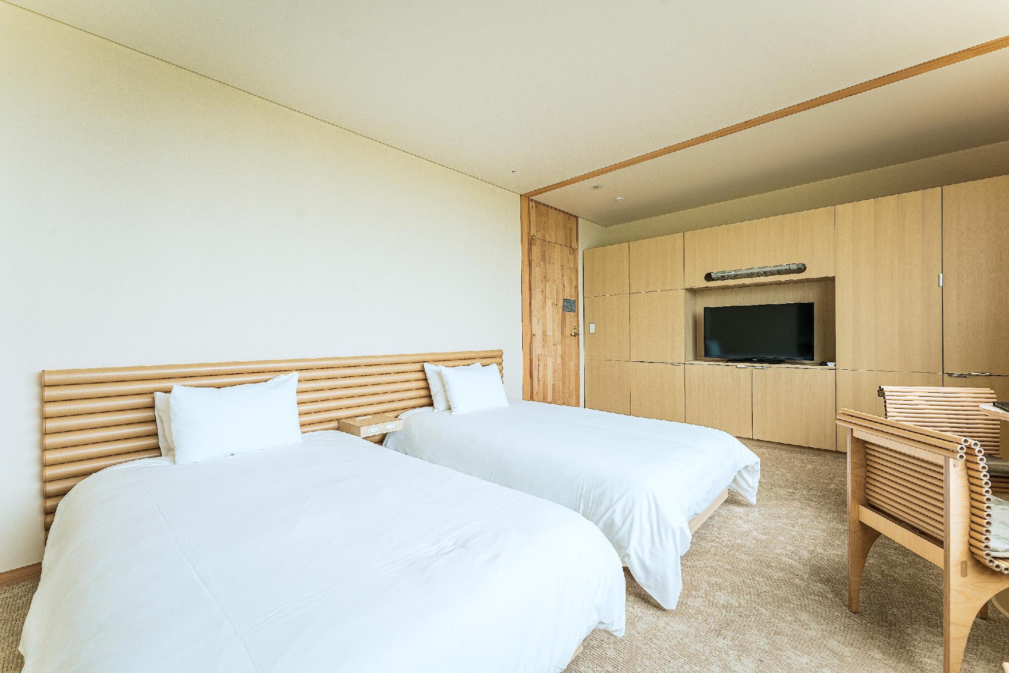 Moderate, Twin Beds
