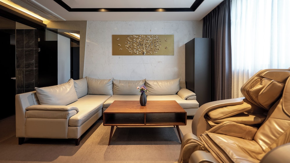 Golden Business Hotel 46/65