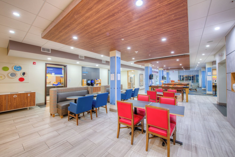 Holiday Inn Express & Suites Remington 34/49