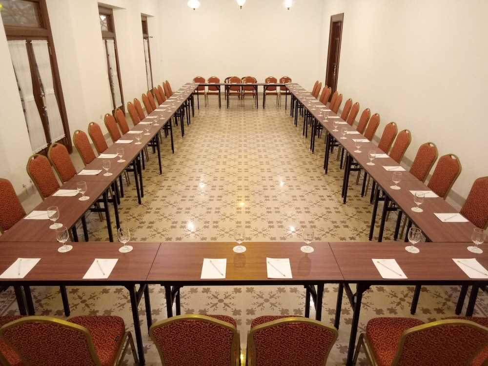 Daroessalam Hotel 35/49