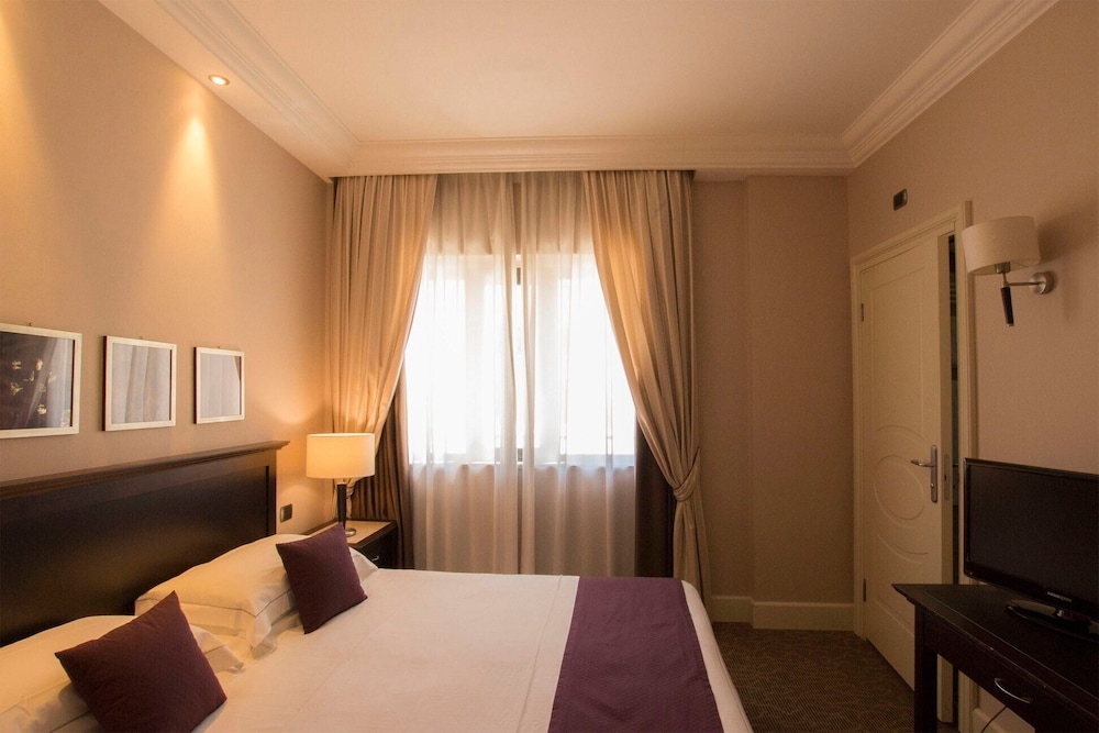 Regina Margherita Hotel 27/56