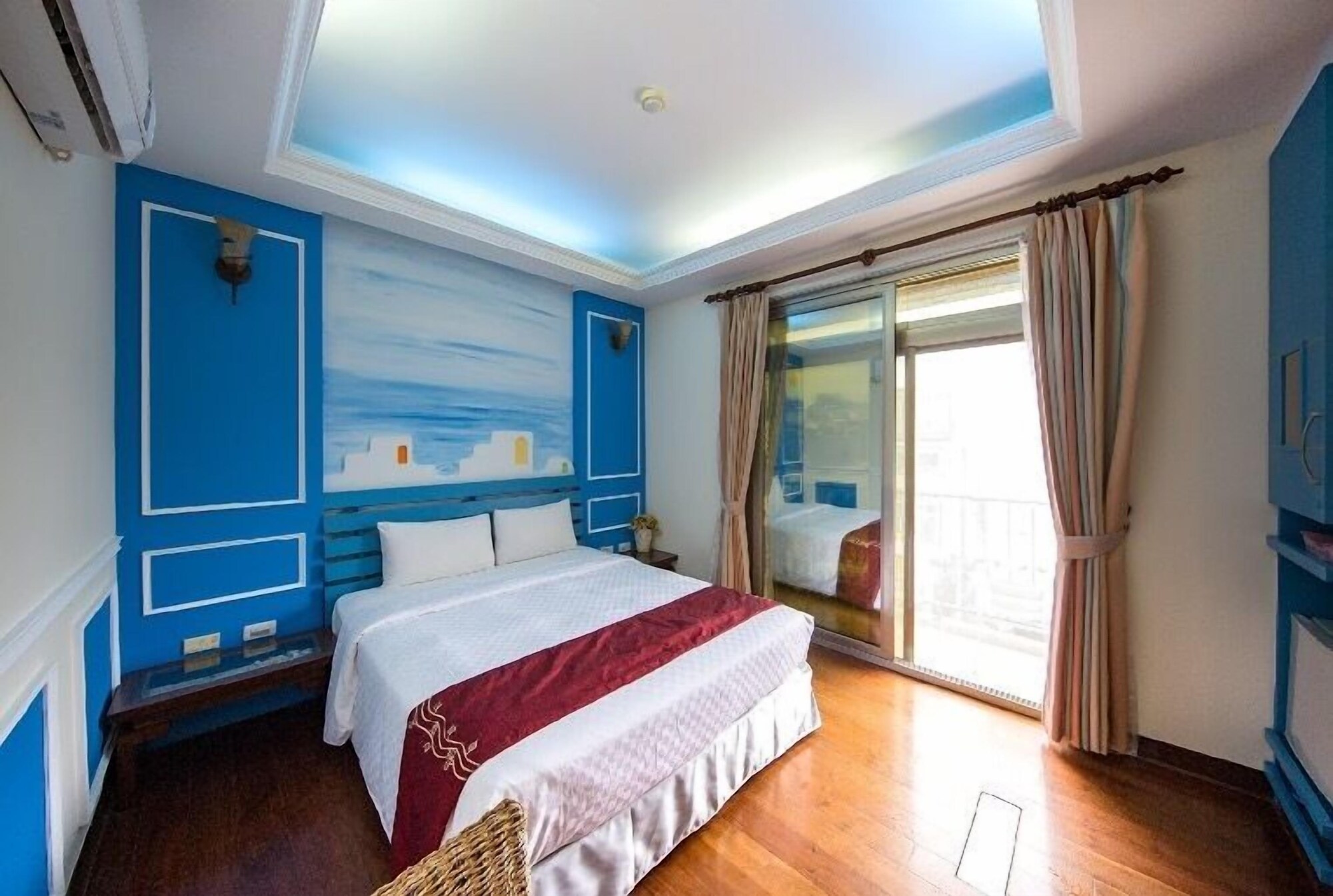 ROOM, DOUBLE BED