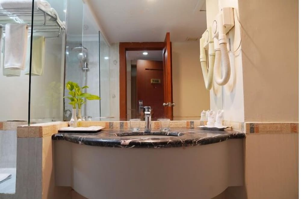 Abadi Suite Hotel and Tower 27/27
