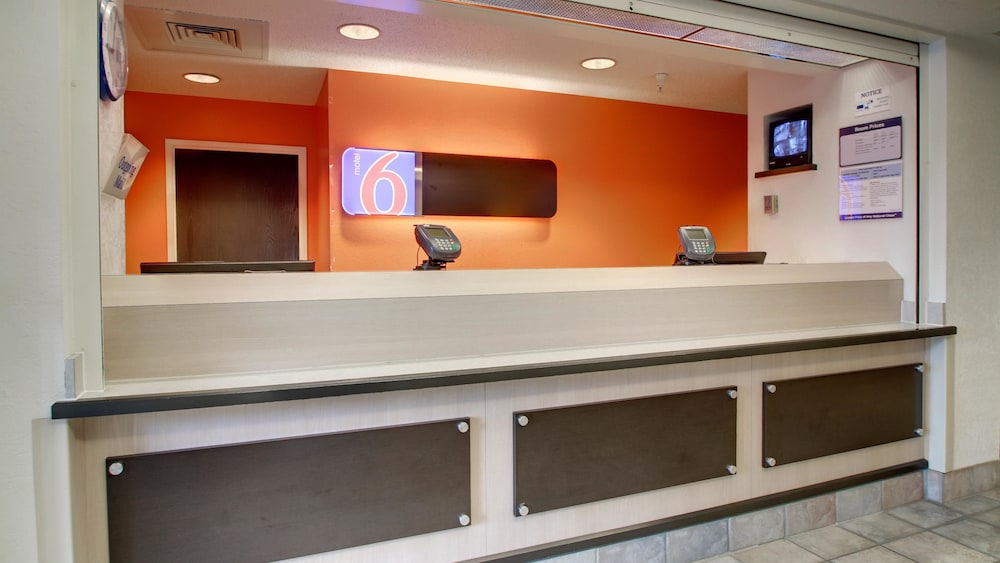 Motel6 Springfield, IL 8/50