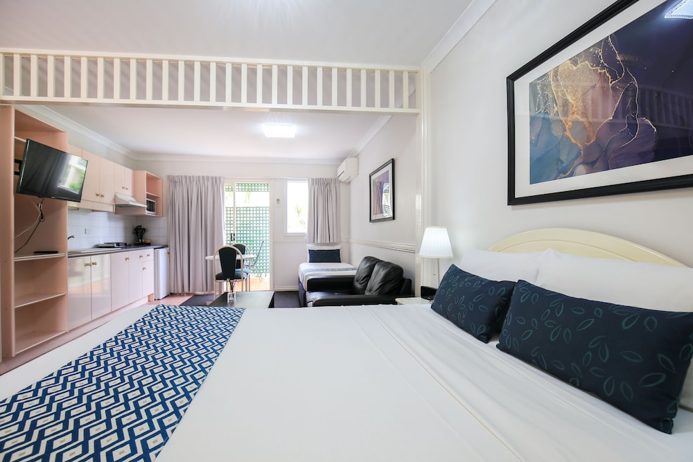 STUDIO, TWIN BEDS