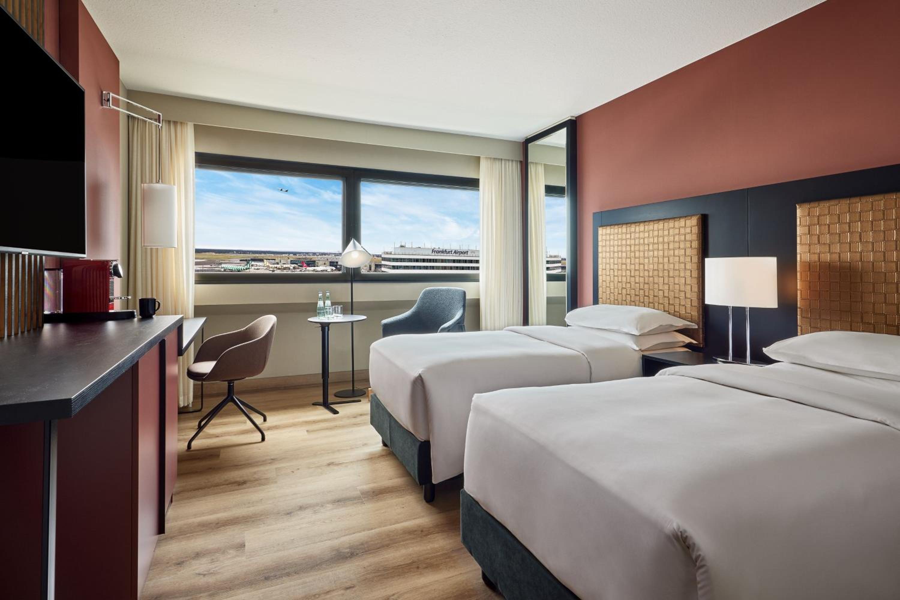 Sheraton, Club, Guest Room, Twin Beds, Club Lounge Access