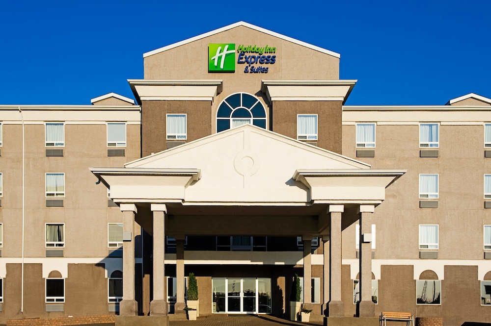 Holiday Inn Express Suites South 3/73