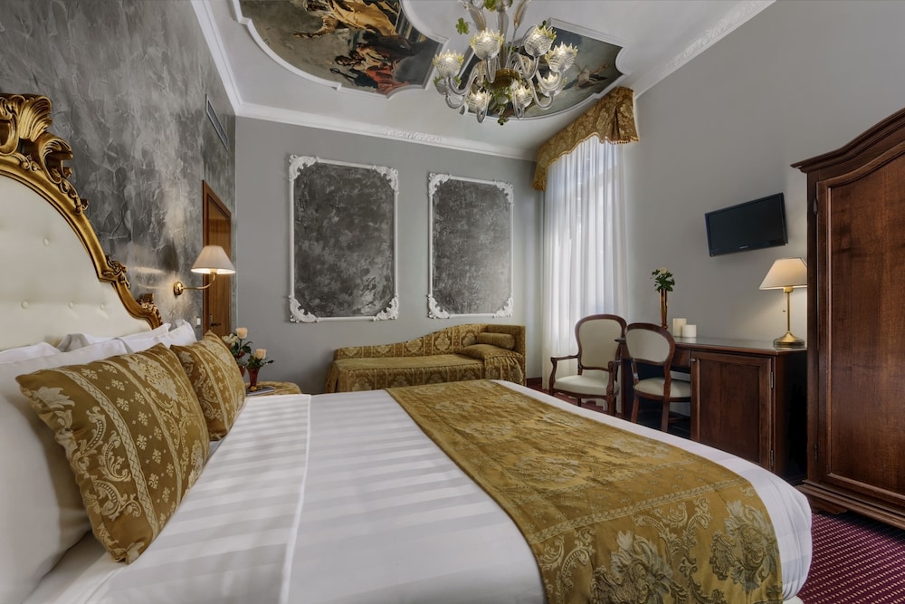 SUPERIOR, DOUBLE OR TWIN BED