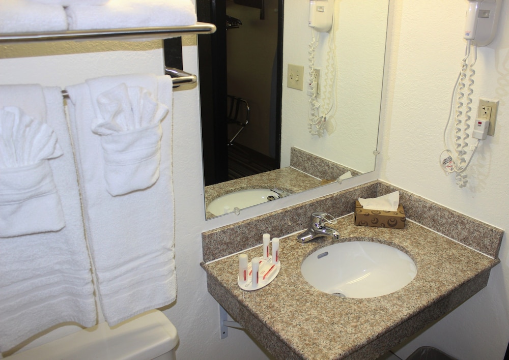 Super 8 by Wyndham Tuscaloosa 28/47