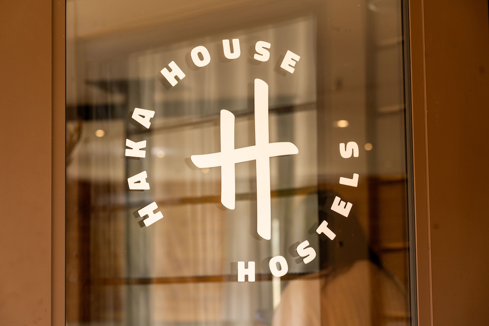 Haka House Aoraki Mt Cook 7/18
