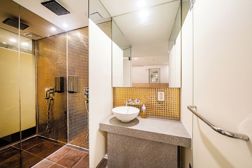 Simple Stay Hotel 78/78