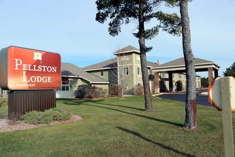 Pellston Lodge Magnuson Hotel 21/22