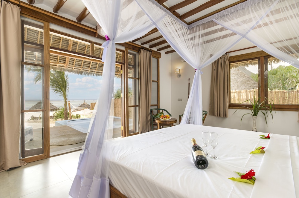 BEACH FRONT BUNGALOW WITH PLUNGE POOL