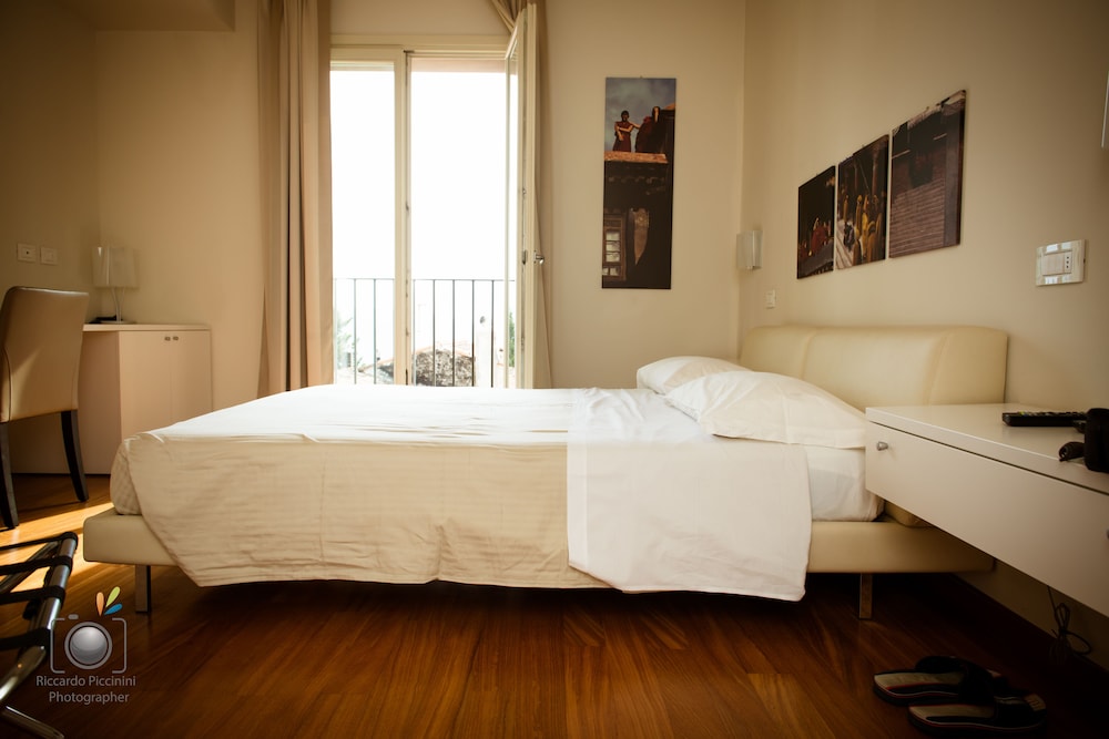 ALBERGO LA CASTELLANA 17/26