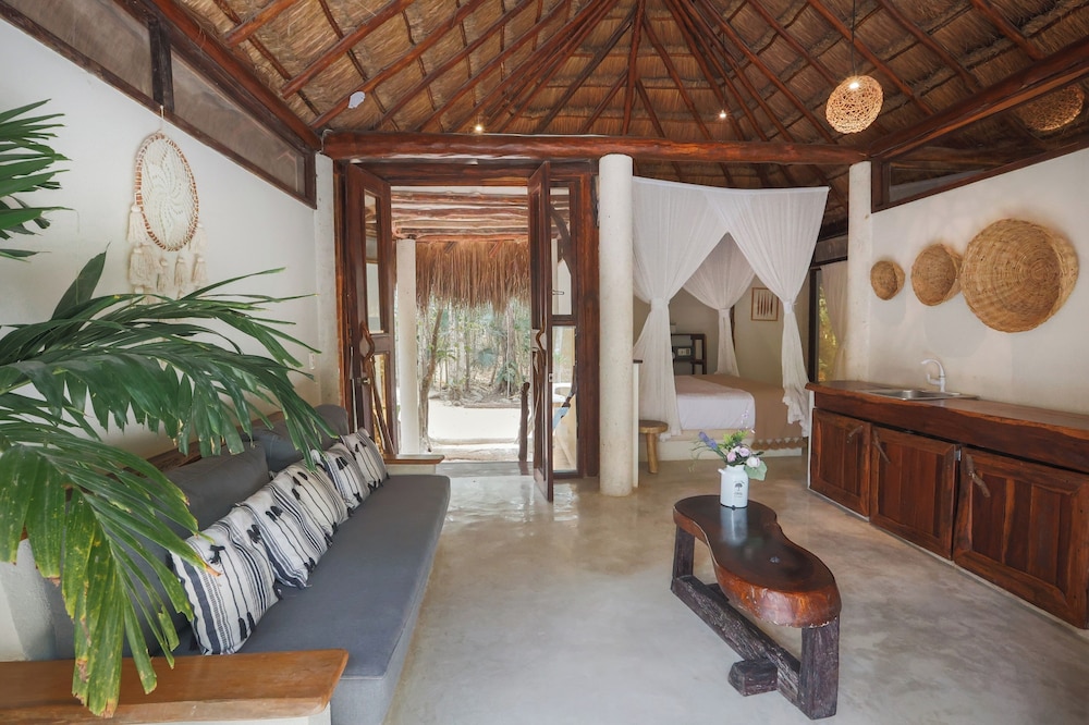 JUNGLE, VILLA