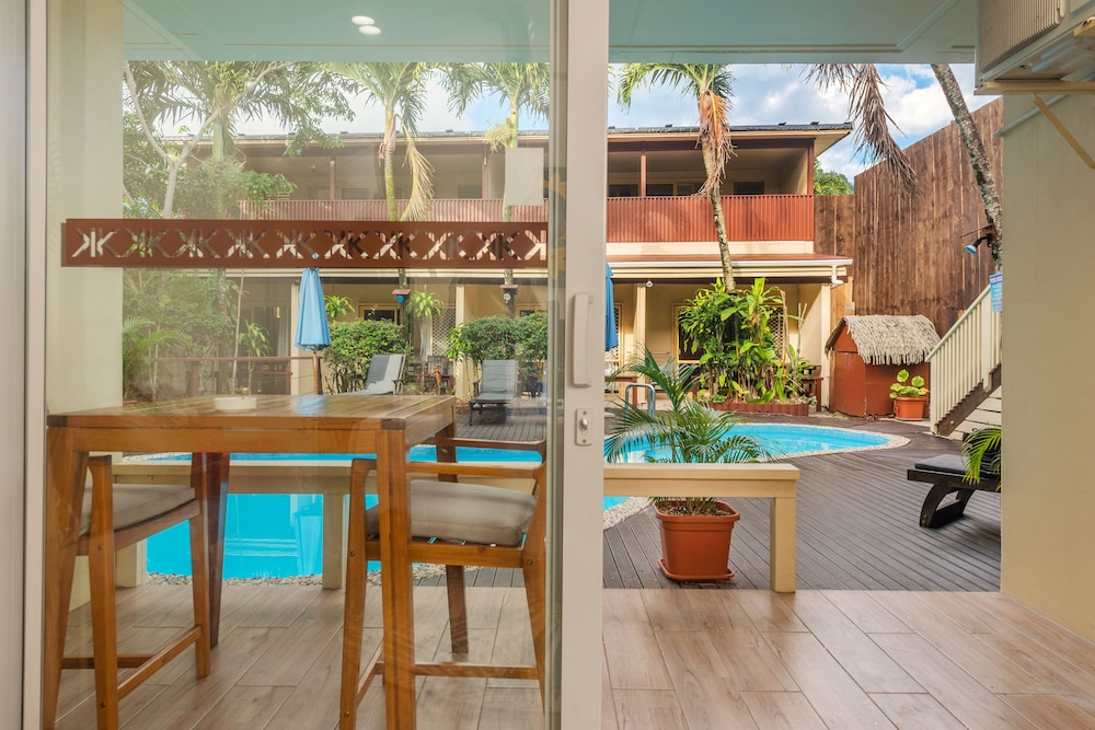 Castaway Resort 64/80