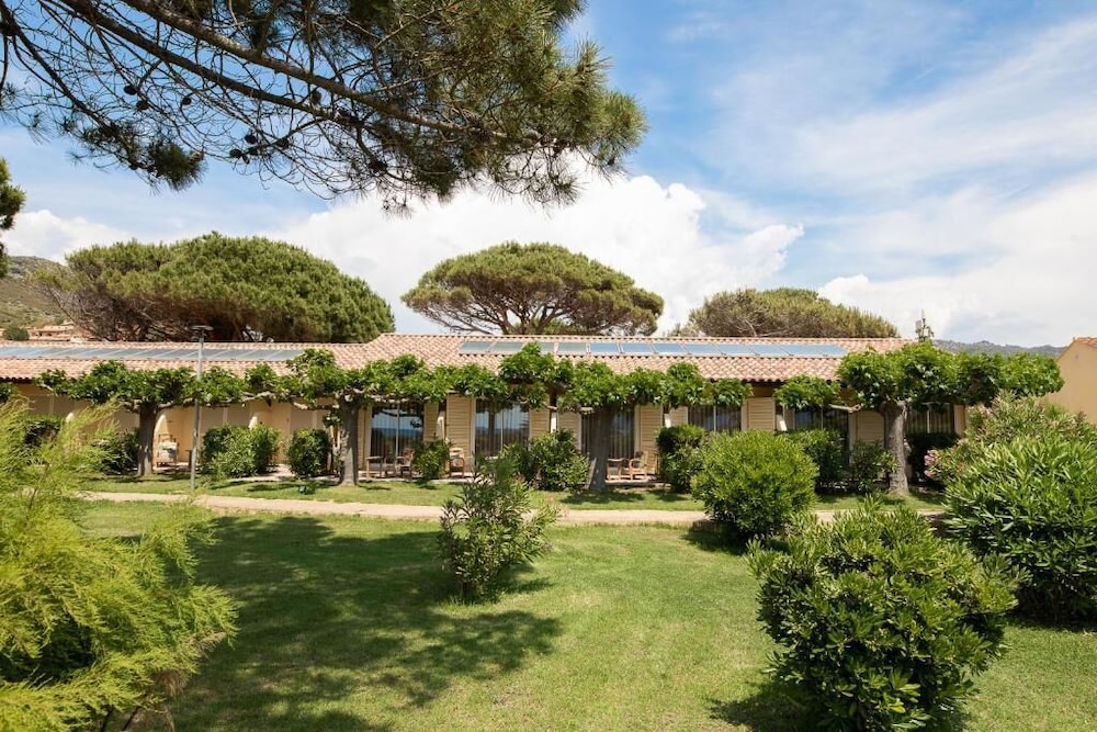 Marina Di Lava Hotel 53/60