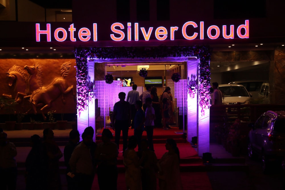 SILVER CLOUD HOTEL 6/71