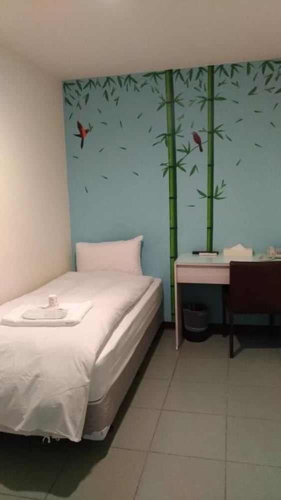 Galaxy Mini Inn 8/49