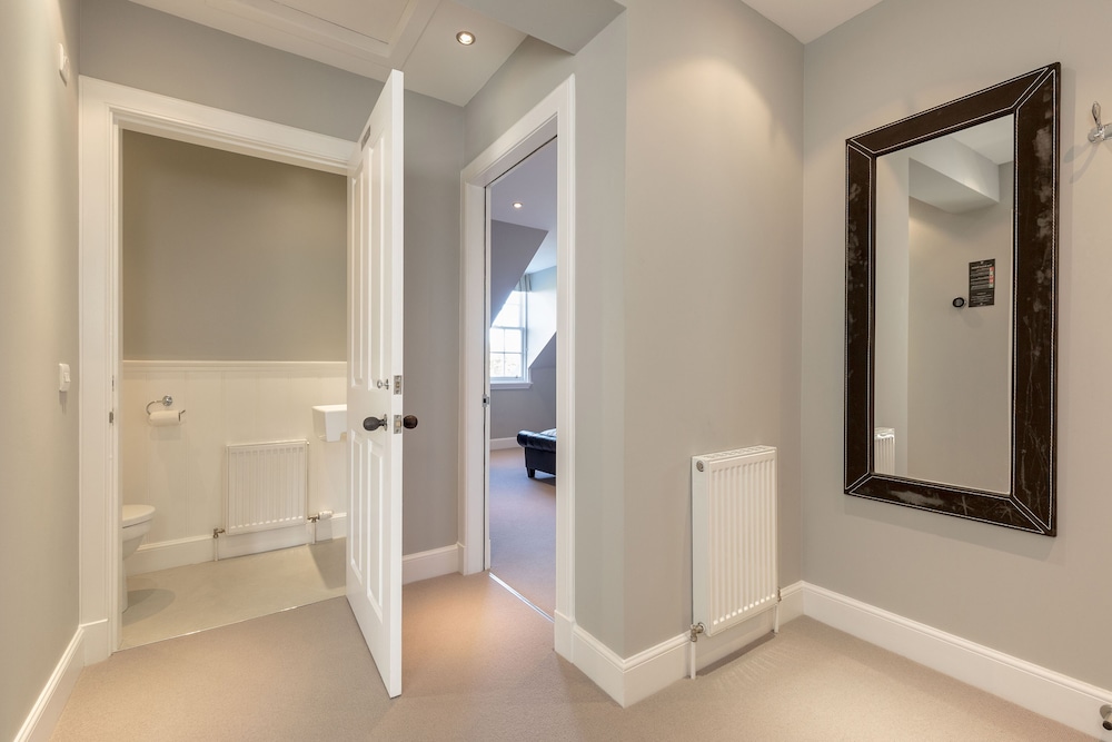 Destiny Scotland - Q-Residence 28/29