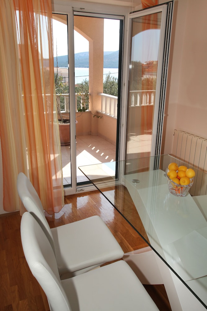 VILLA SUN 18/50