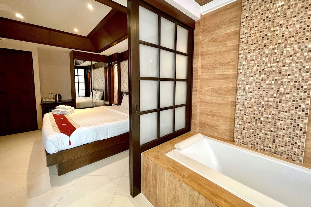 Rayaburi Hotel Patong 51/52