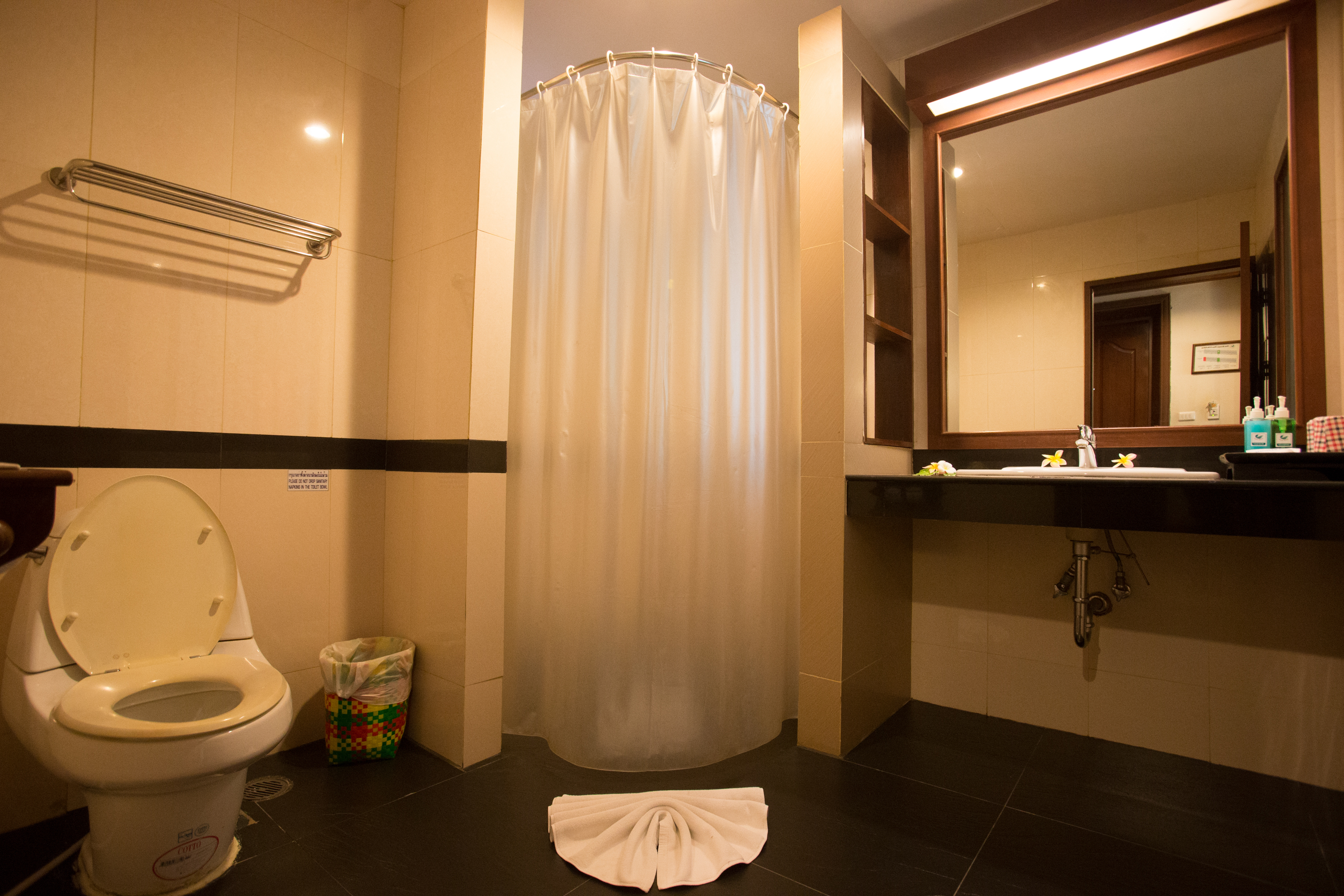 Hotel and Beach Bungalow at Lanta Resort 50/55