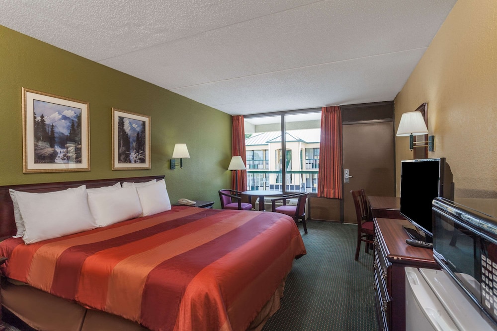 Days Inn by Wyndham Nashville Saint Thomas West Hospital 36/46